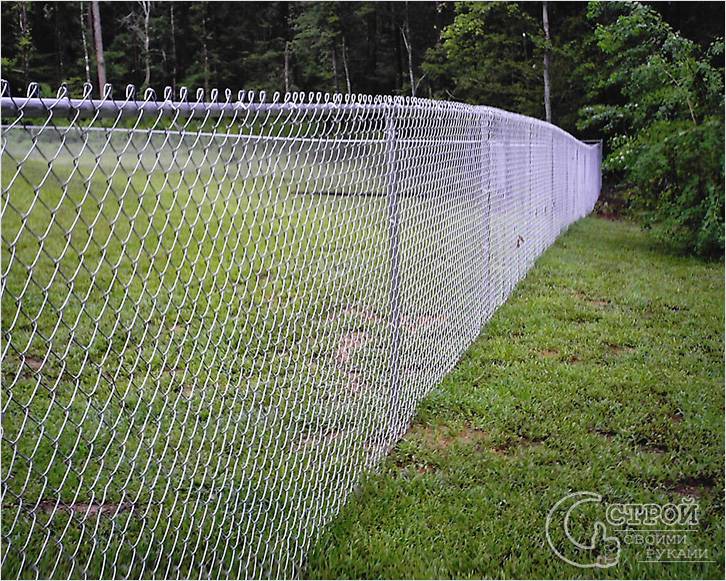 Как построить забор из сетки рабицы